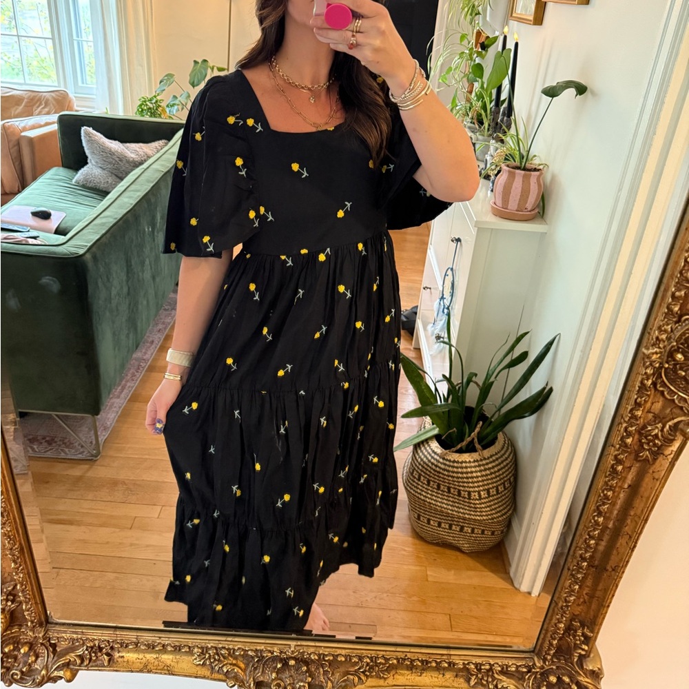 Chic Black Floral Maxi Dress - Picture 2 of 5